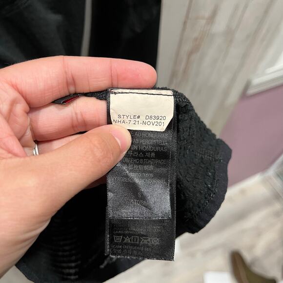 Marmot Black Half Zip Lightweight Pullover Thumb Holes Womens Small - Picture 4 of 9